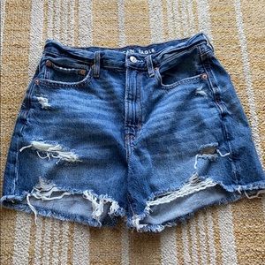 American Eagle 90s Boyfriend Shorts Size 6